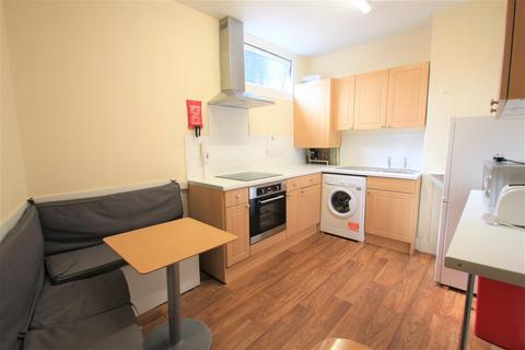 3 bedroom flat to rent, Coombe Road, Brighton