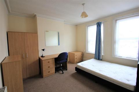 3 bedroom flat to rent, Coombe Road, Brighton