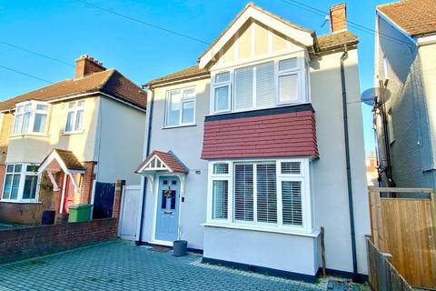 3 bedroom detached house for sale, Bloomfield Road, Bromley BR2