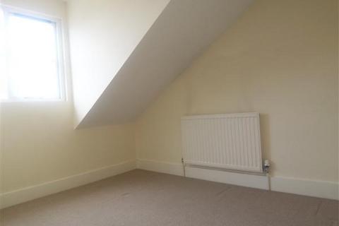 2 bedroom flat to rent, Queens Road, Buckhurst Hill IG9