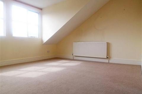 2 bedroom flat to rent, Queens Road, Buckhurst Hill IG9