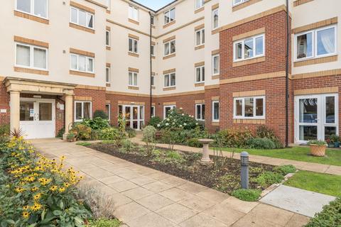 1 bedroom retirement property for sale, Beaufort Lodge, Woking, GU21