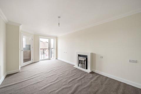 1 bedroom retirement property for sale, Beaufort Lodge, Woking, GU21