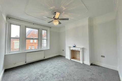 3 bedroom apartment to rent, South Street, Eastbourne BN21