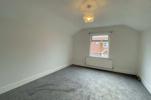 3 bedroom apartment to rent, South Street, Eastbourne BN21