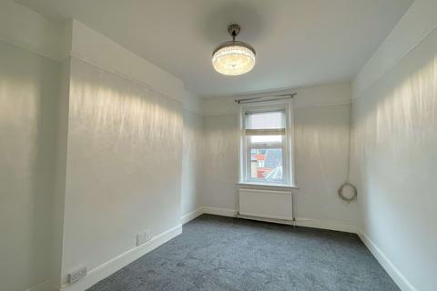 3 bedroom apartment to rent, South Street, Eastbourne BN21