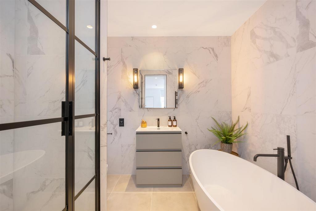 98 A Draycott Avenue Hi-22.jpg