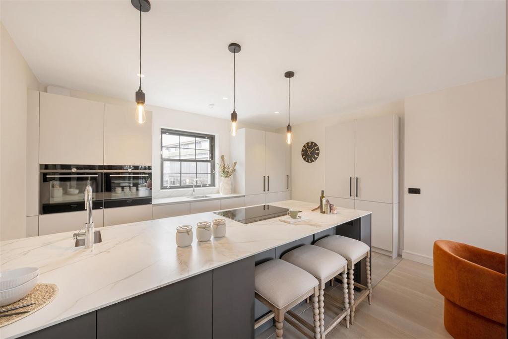 98 A Draycott Avenue Hi-1.jpg