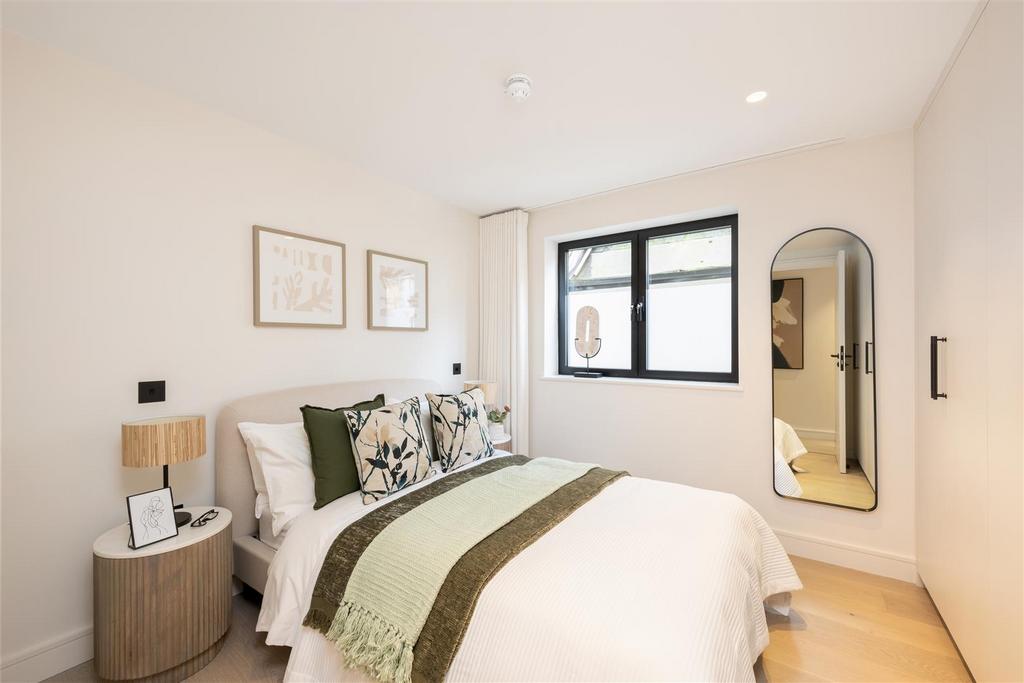 98 A Draycott Avenue Hi-24.jpg