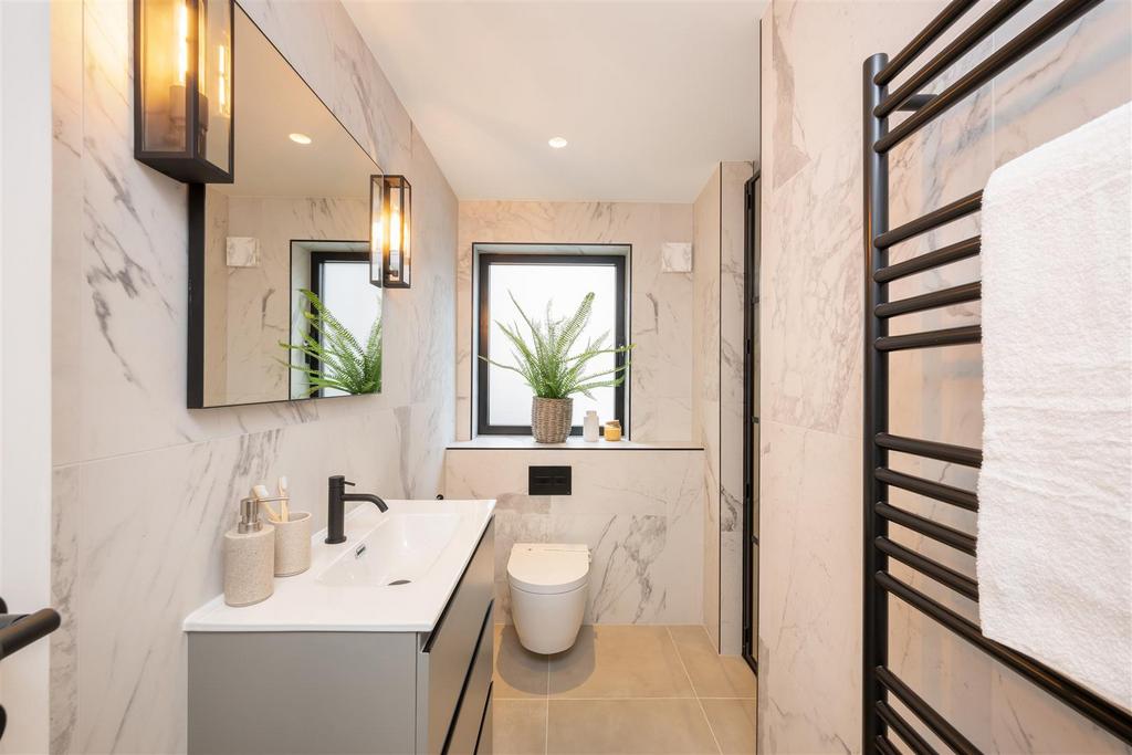 98 A Draycott Avenue Hi-25.jpg
