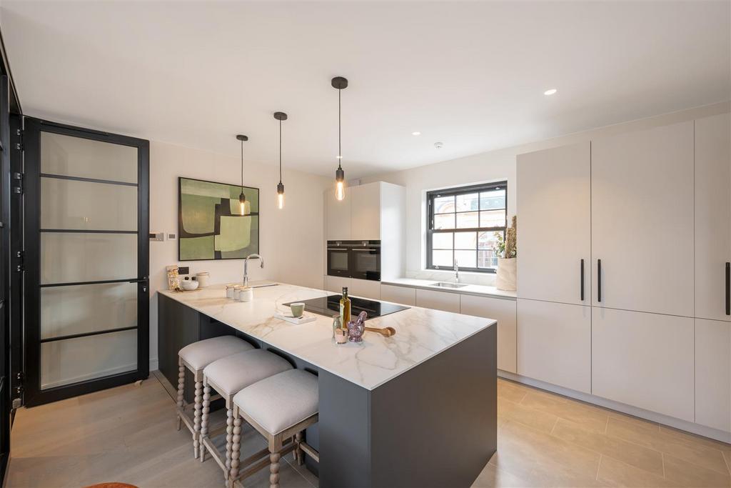 98 A Draycott Avenue Hi-2.jpg