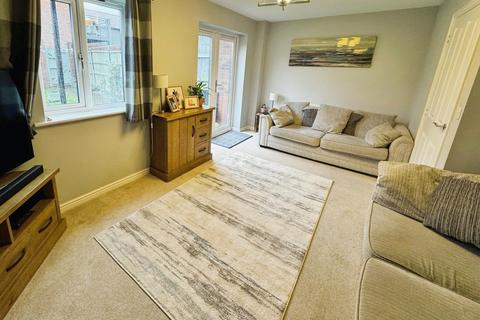 4 bedroom townhouse for sale, Birchfield Way, Telford TF3