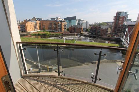 2 bedroom flat to rent, Magellan House, Leeds Dock