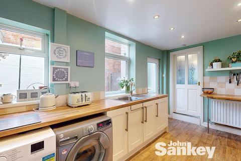 56 Eakring Road, Mansfield, NG18 3AH