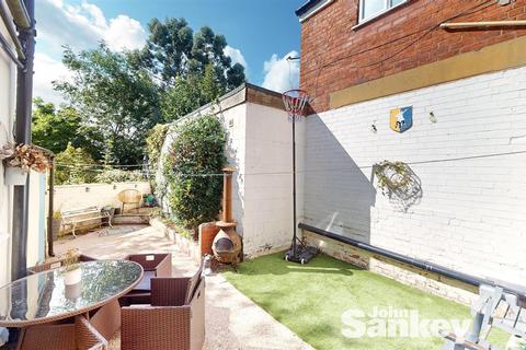 56 Eakring Road, Mansfield, NG18 3AH