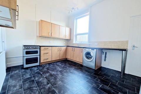 2 bedroom terraced house to rent, Elm Street, Bury, BL9