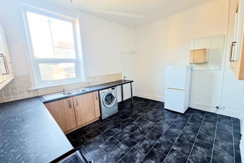 2 bedroom terraced house to rent, Elm Street, Bury, BL9