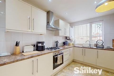 3 bedroom semi-detached house for sale, Beckett Avenue, Mansfield, NG19