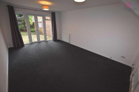 2 bedroom end of terrace house to rent, Chilton Road, Edgware