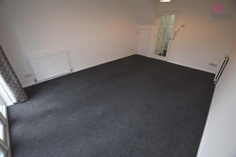 2 bedroom end of terrace house to rent, Chilton Road, Edgware