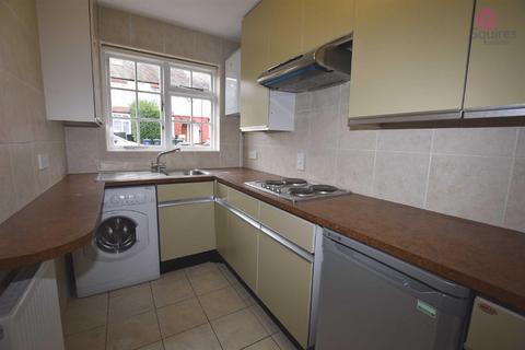 2 bedroom end of terrace house to rent, Chilton Road, Edgware