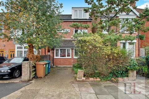 4 bedroom detached house to rent, Salisbury Road, Harrow HA1