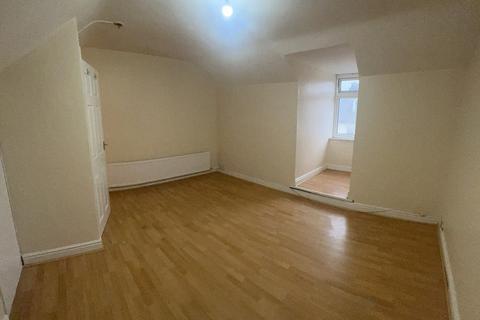 2 bedroom flat to rent, Loughborough Road, Leicester, LE4