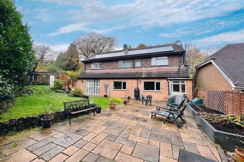 4 bedroom detached house for sale, Faversham Road, Charing