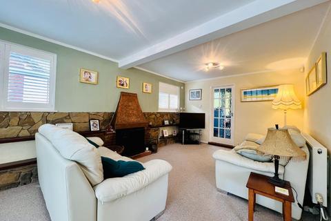 4 bedroom detached house for sale, Faversham Road, Charing