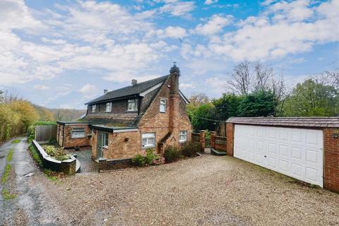 4 bedroom detached house for sale, Faversham Road, Charing