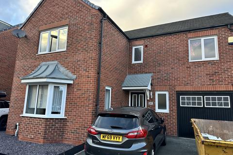 4 bedroom detached house to rent, Newlove Avenue, St. Helens WA10