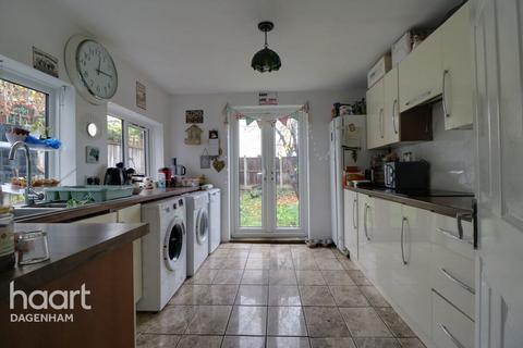 3 bedroom terraced house for sale, Ford Road, Dagenham