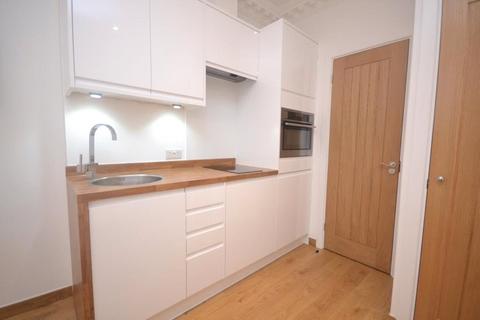 Studio to rent, Whitley Street, Reading, Berkshire, RG2