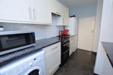 2 bedroom end of terrace house to rent, Brangwyn Crescent, Colliers Wood SW19