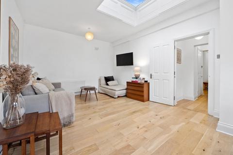 3 bedroom flat for sale, Glading Terrace, London, N16