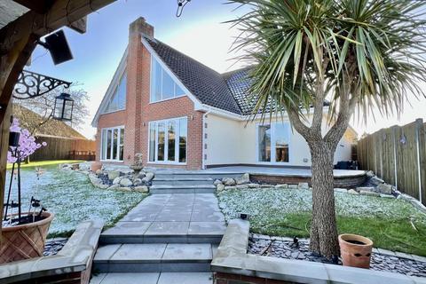 5 bedroom detached house for sale, Oaks Drive, St Leonards, BH24 2QT