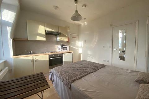 Studio to rent, 631 Green Lanes, Harringey Ladder, EreLondon, N8