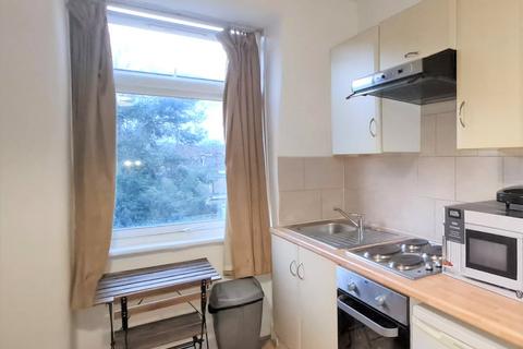 Studio to rent, 631 Green Lanes, Harringey Ladder, EreLondon, N8