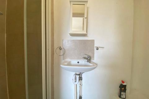 Studio to rent, 631 Green Lanes, Harringey Ladder, EreLondon, N8