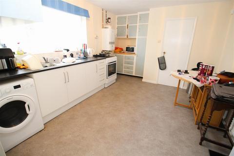 2 bedroom flat for sale, Rose Avenue, Rushden NN10