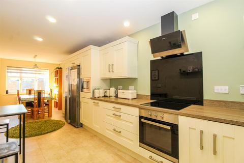 4 bedroom house for sale, Merefield Way, Castleford WF10