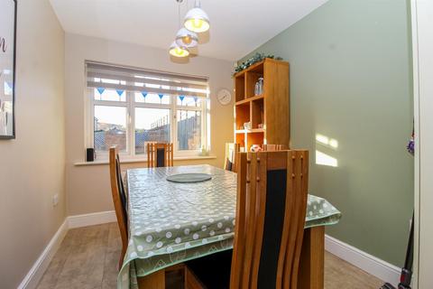 4 bedroom house for sale, Merefield Way, Castleford WF10