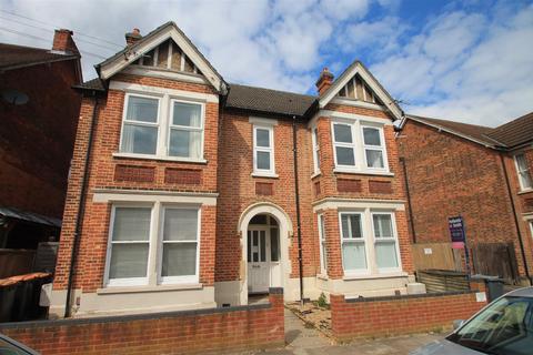 1 bedroom flat to rent, Merton Road, Castle Road