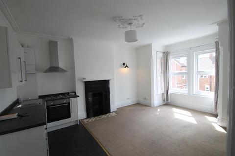 1 bedroom flat to rent, Merton Road, Castle Road