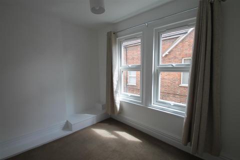 1 bedroom flat to rent, Merton Road, Castle Road