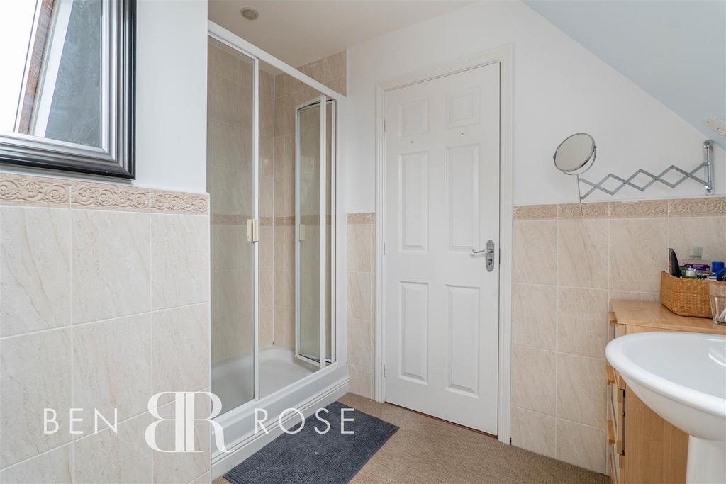 Jack &amp; Jill Ensuite