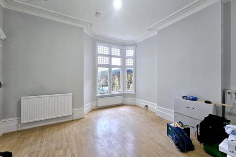 Studio to rent, Hornsey Lane, Highgate, N6