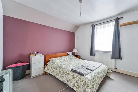 2 bedroom flat to rent, Gleneldon Road, Streatham, London, SW16