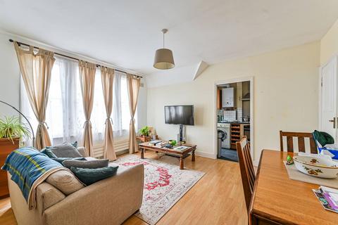 2 bedroom flat to rent, Gleneldon Road, Streatham, London, SW16