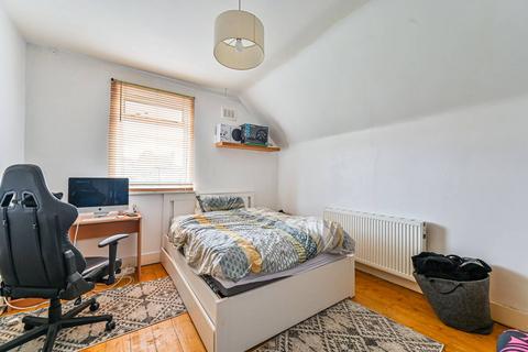 2 bedroom flat to rent, Gleneldon Road, Streatham, London, SW16